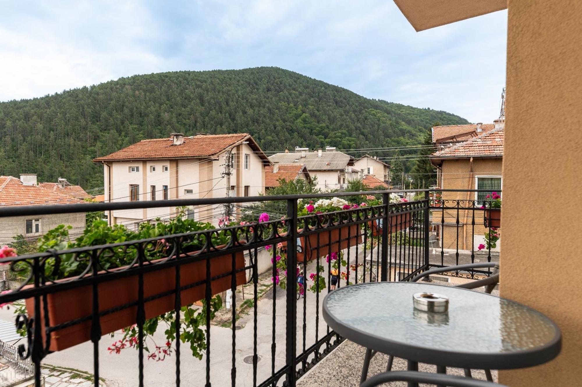 Beluga Guest House Velingrad Bagian luar foto